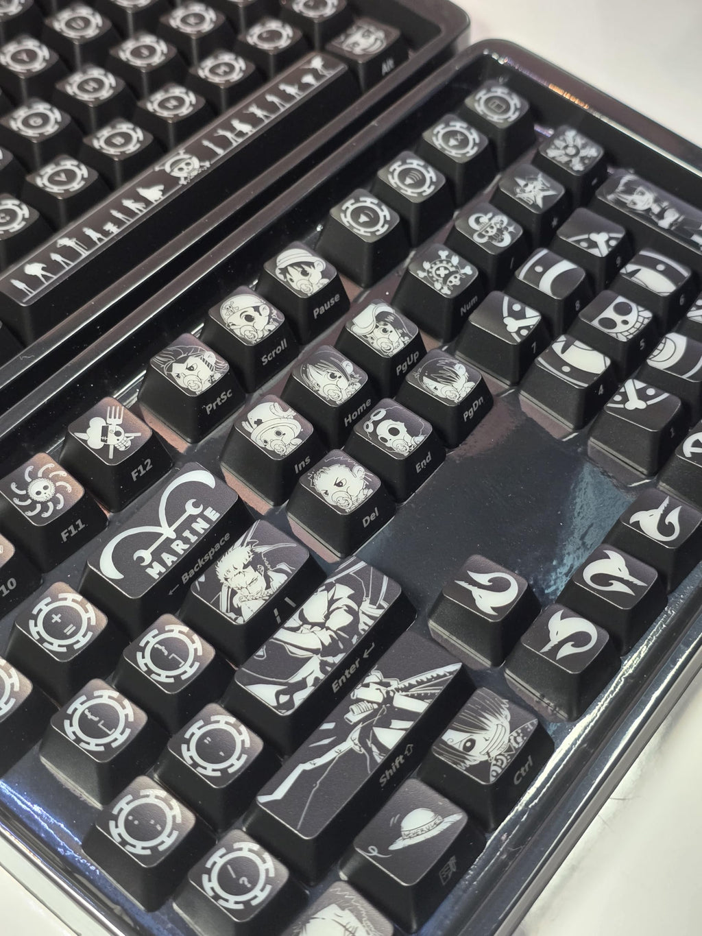 Computer keyborads PBT Dye Upgrade 68 Keycap Set Profile Keycaps Keyset with Puller for Cherry Mx Gateron Kailh Switch Mechanical Keyboard Japanese Anime Series (12-one Piece Zoro)