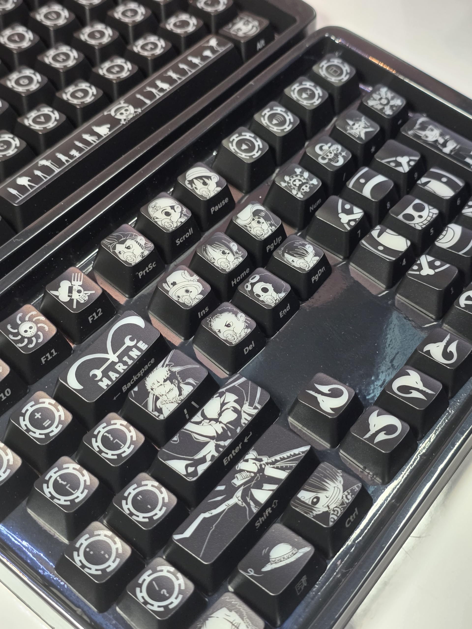 Computer keyborads PBT Dye Upgrade 68 Keycap Set Profile Keycaps Keyset with Puller for Cherry Mx Gateron Kailh Switch Mechanical Keyboard Japanese Anime Series (12-one Piece Zoro)